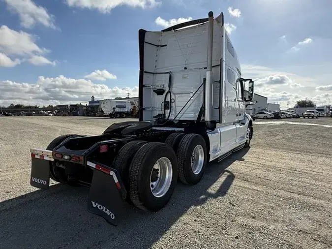 2022 VOLVO VNL64T760