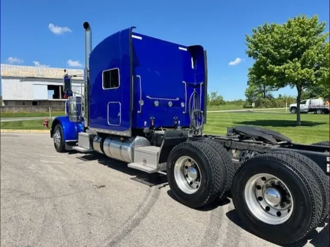 2021 Peterbilt 389