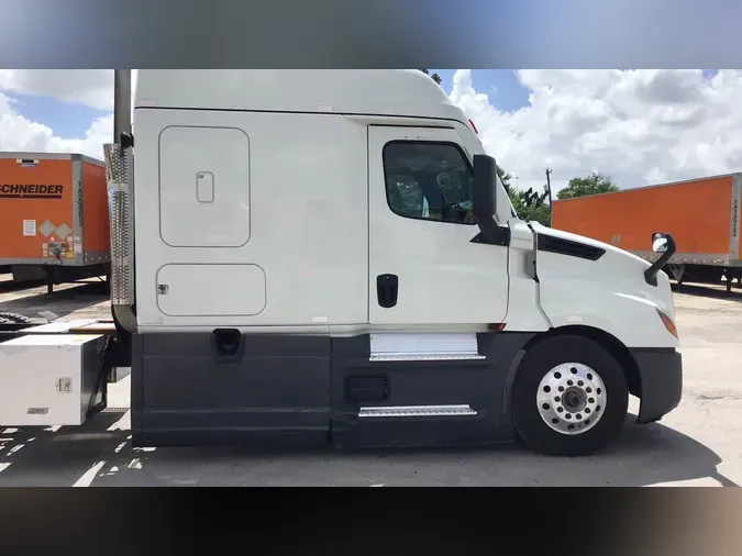 2022 Freightliner Cascadia 126faaf2ccc5c3202bea2db5317e5c8983d