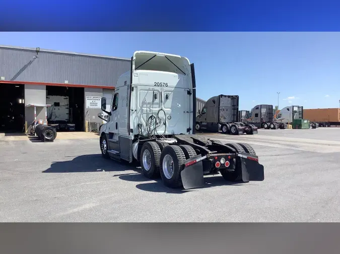 2021 Freightliner Cascadia 126
