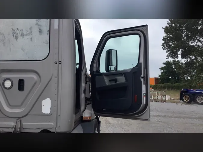 2020 Freightliner Cascadia 126