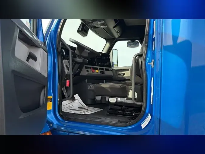 2021 FREIGHTLINER CA126