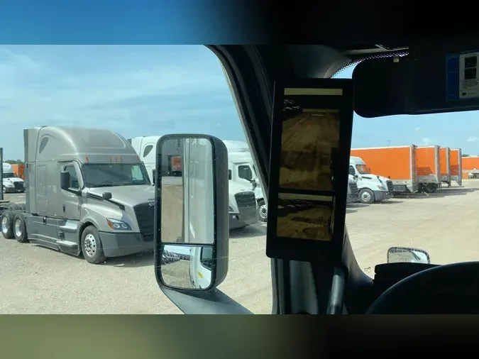 2022 Freightliner Cascadia 126