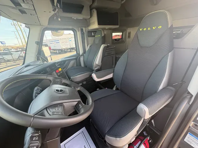 2027 VOLVO TRUCK VNL64TV04