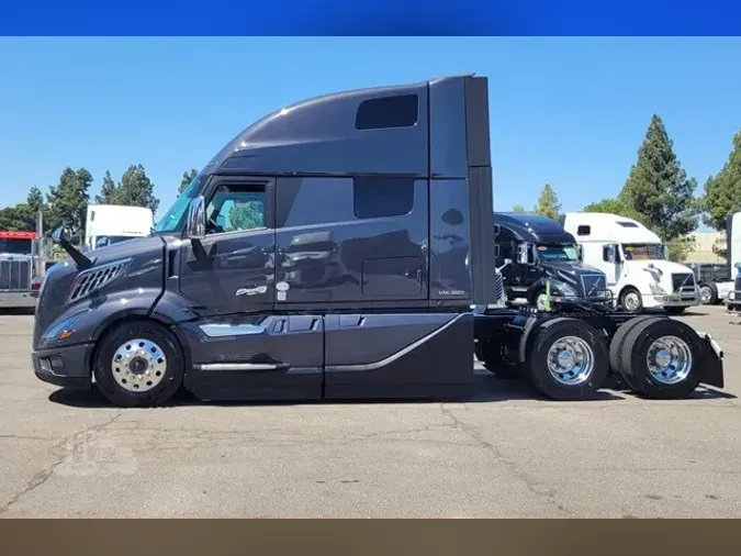 2026 VOLVO VNL64T860