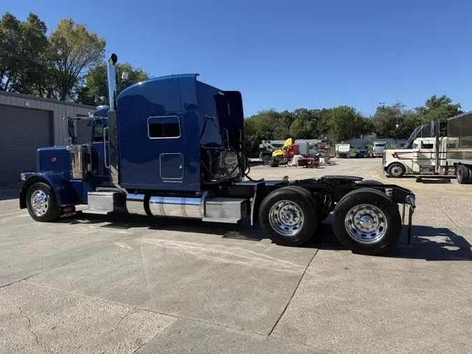 2024 Peterbilt 389
