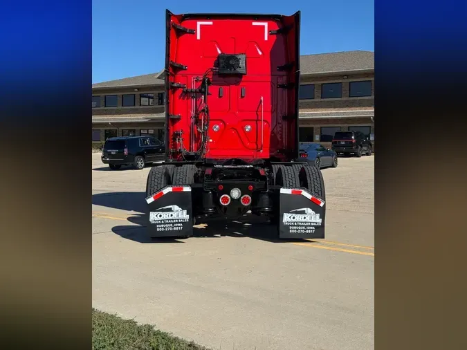 2023 FREIGHTLINER Cascadia 126