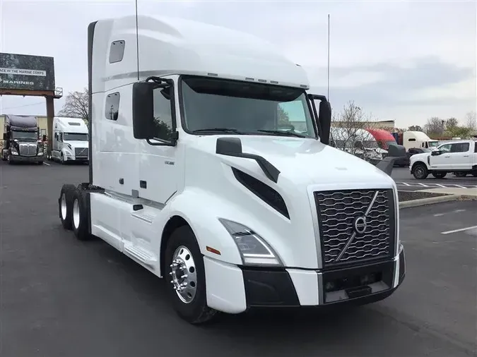 2021 VOLVO VNL64T760