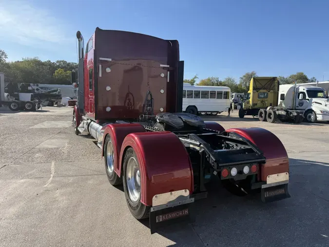 2021 Kenworth W900