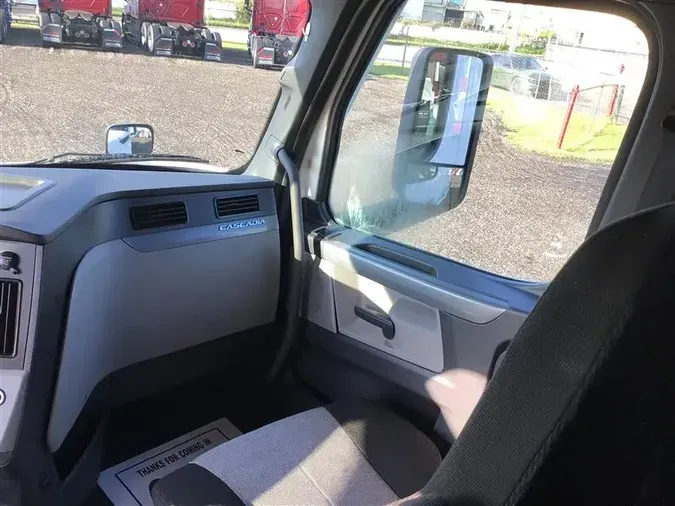 2021 FREIGHTLINER CA126