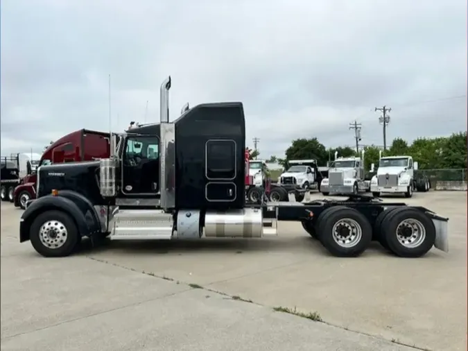 2025 Kenworth W900L