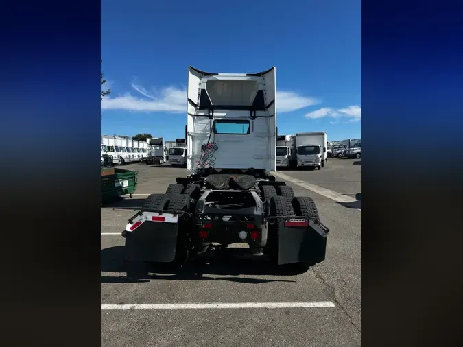 2018 VOLVO VNL64T-300
