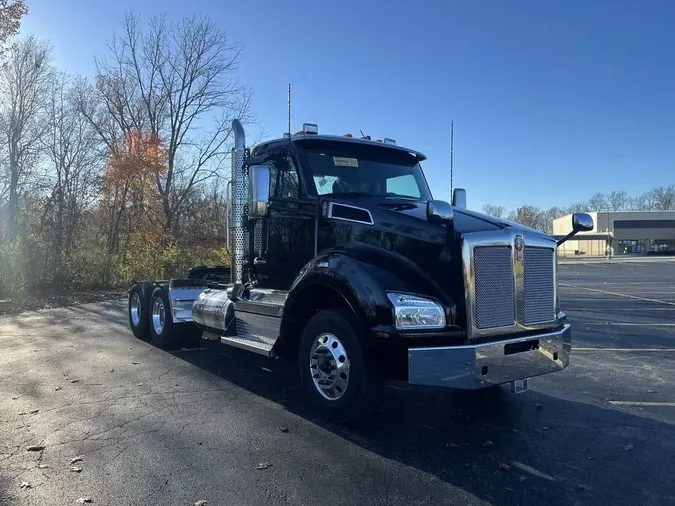 2025 Kenworth T880