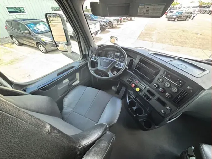 2023 Freightliner Cascadia 126