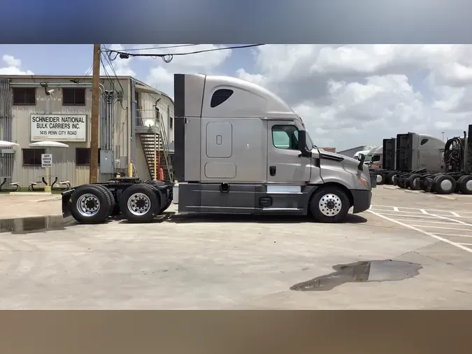 2021 Freightliner Cascadia 126