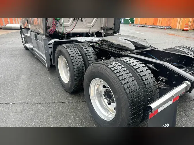 2022 Freightliner Cascadia 126