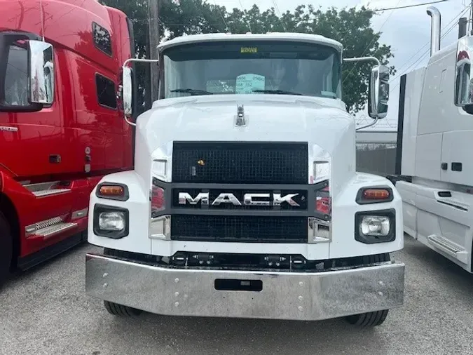 2025 MACK MD64