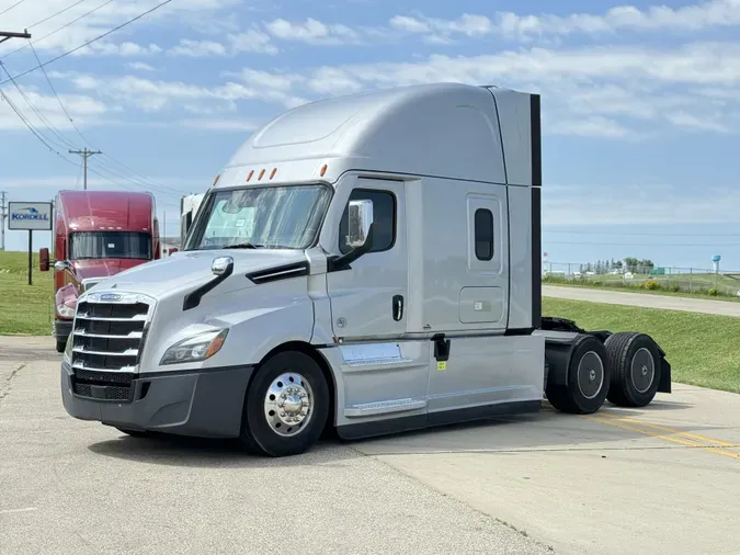 2021 FREIGHTLINER Cascadia 126faef2f2e1b8f5f75cec72b96f84e35f4