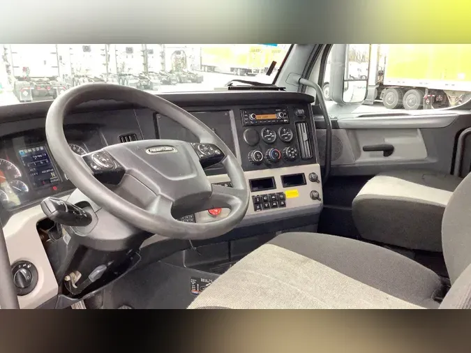 2021 Freightliner Cascadia 126faf22932eec3d3119c38c08f94445a76