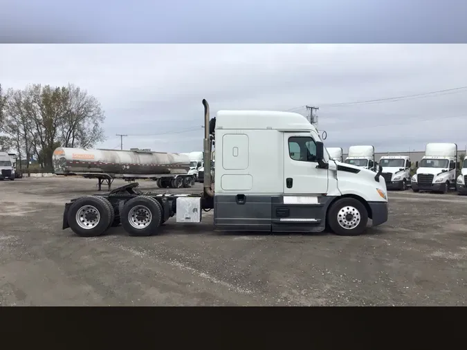 2021 Freightliner Cascadia 126