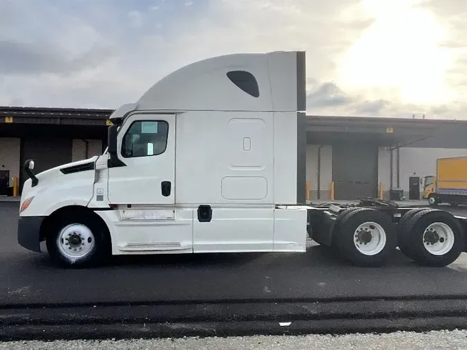 2019 Freightliner T12664ST