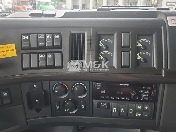 2021 VOLVO VNL64T740