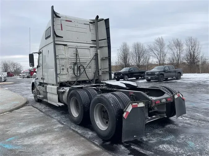 2014 VOLVO VNL670