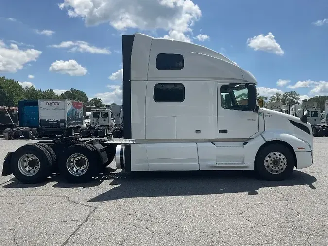 2020 Volvo VNL64860