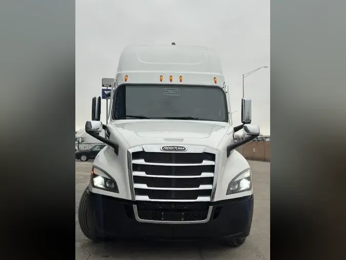 2023 FREIGHTLINER Cascadia 126