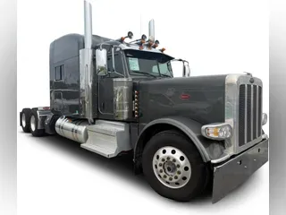 2023 Peterbilt 389
