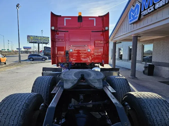 2021 VOLVO VNL64T740