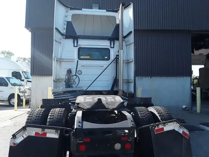 2019 VOLVO VNR42T 300