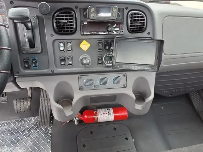 2019 FREIGHTLINER/MERCEDES M2 106