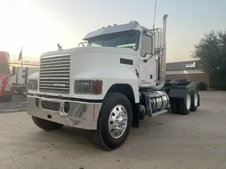 2019 MACK PI64T