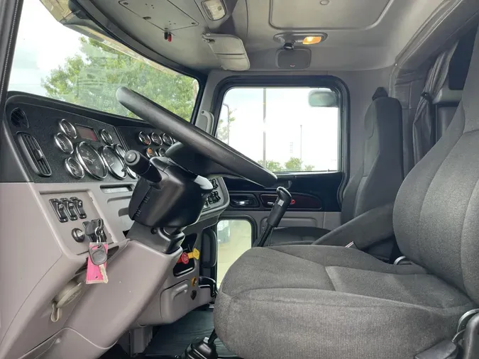 2022 Peterbilt 389