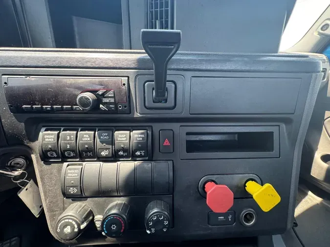 2019 International RH613