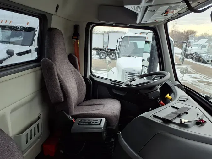 2019 VOLVO VNL64T-300