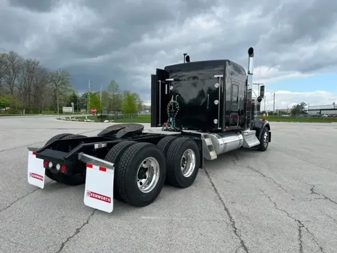 2025 Kenworth W900