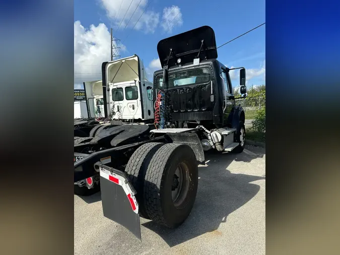 2017 FREIGHTLINER/MERCEDES M2 106