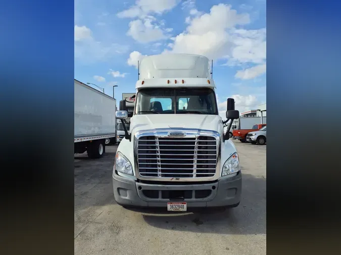 2019 FREIGHTLINER/MERCEDES CASCADIA 125fb2f949fb529273db2d03c2283172850