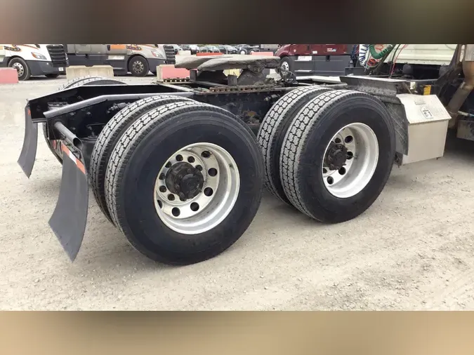 2019 Freightliner Cascadia 126fb30c0adfd1776f9c13ecb24f3a2e83e