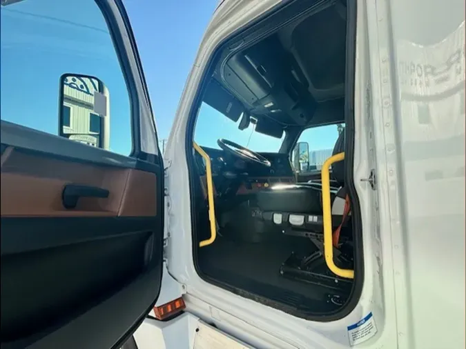2020 Freightliner Cascadia 126