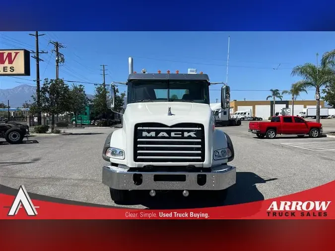 2020 MACK GR64BT