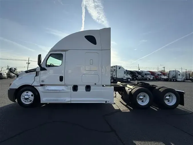 2019 FREIGHTLINER CASCADEVO1