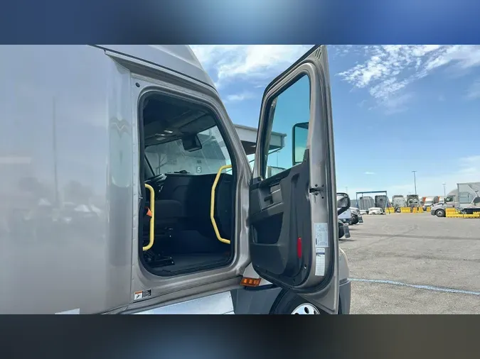 2023 Freightliner Cascadia 126
