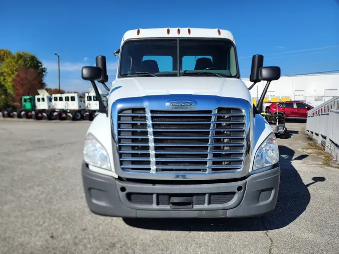 2018 FREIGHTLINER/MERCEDES CASCADIA 125