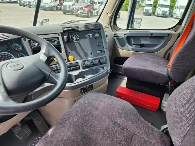 2017 FREIGHTLINER/MERCEDES CASCADIA 113