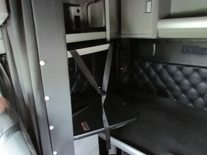 2023 Kenworth W990