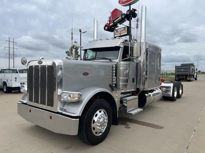 2022 Peterbilt 389