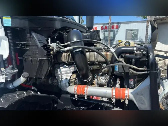2021 FREIGHTLINER CA126